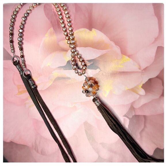 BOHO Tassel Necklace with pearls and brown Leather - Picture 13 of 13